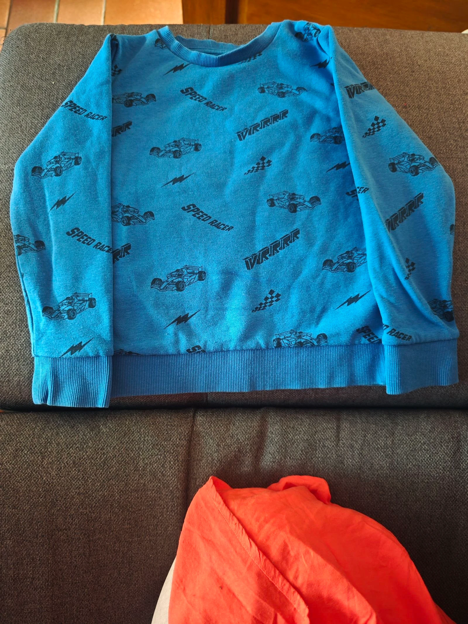 Sweat bleu taille 6 ans